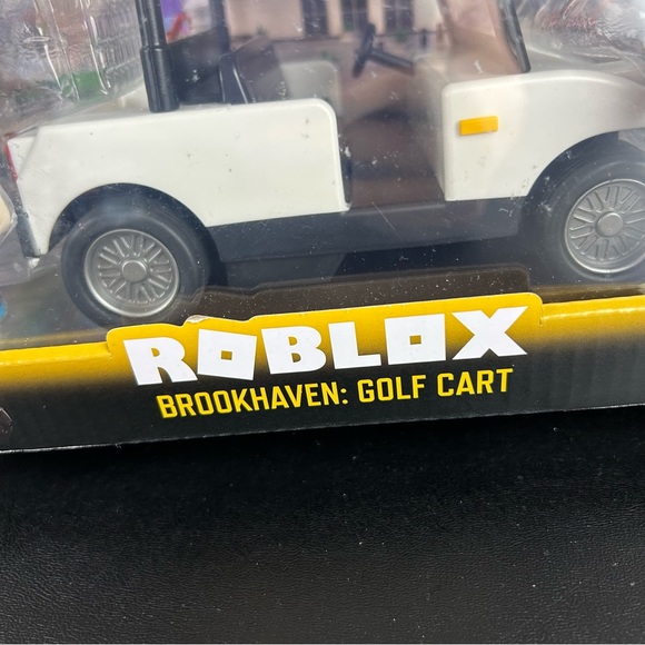 Roblox Brookhaven Golf Cart Figure Set With Exclusive Virtual Item - Picture 2 of 16